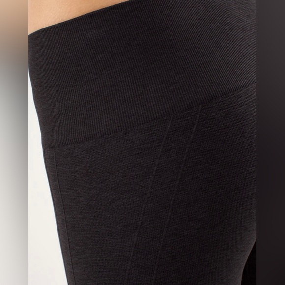 Lululemon In The Flow Crop (1 of 3)
Black - Picture 4 of 9